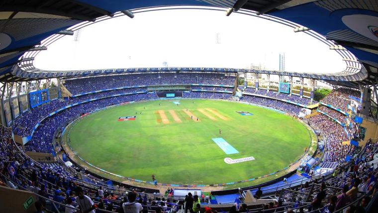 What is the highest successful run-chase at Wankhede Stadium? image