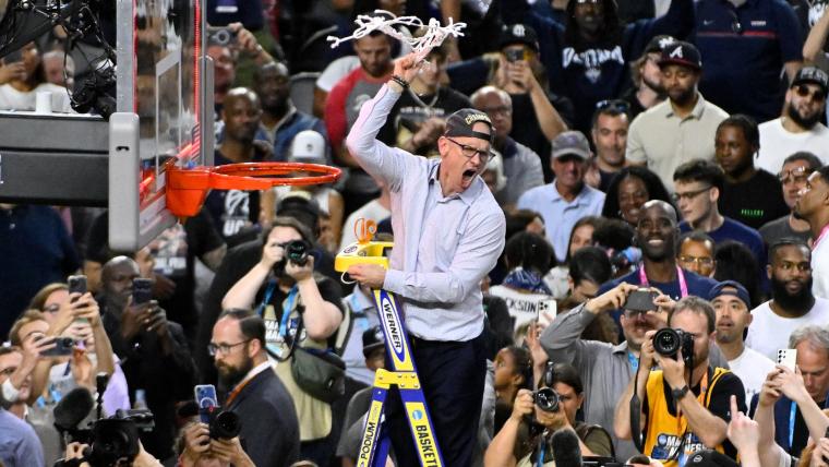 How Dan Hurley's potential Lakers deal compares to 2024 UConn salary image