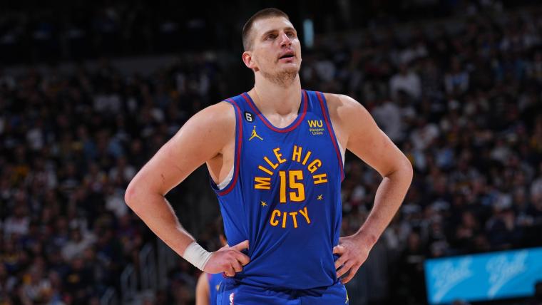 Nikola Jokic, multado por su altercado con el dueño de los Suns image