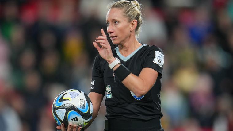 Who is the Australia vs England referee? image