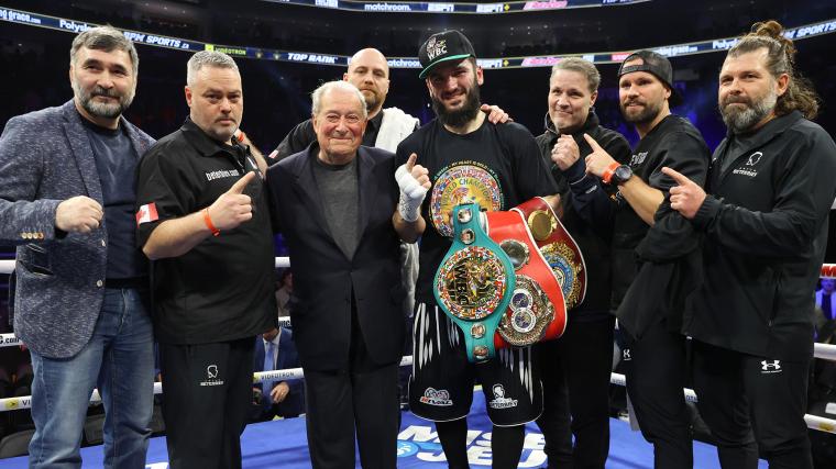 Beterbiev stops Smith in seventh image