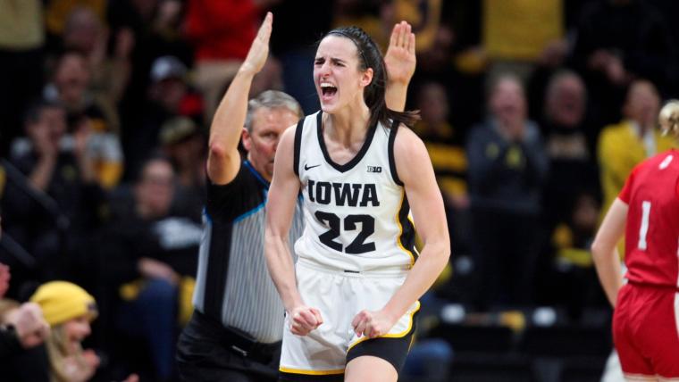 Caitlin Clark scoring record: Kelsey Plum mistakenly congratulates Iowa star in losing effort vs. Nebraska image