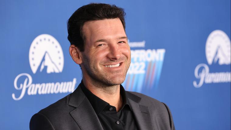 Tony Romo tries — and fails — to sing Adele karaoke before Super Bowl 58 commercial break image