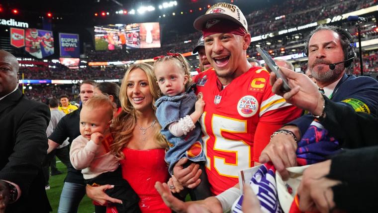 Patrick, Brittany Mahomes visit young victims in hospital after Chiefs parade shooting image