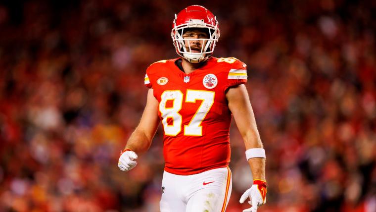 Travis Kelce moves Chiefs teammates to tears with 'powerful' Super Bowl 58 pregame speech image