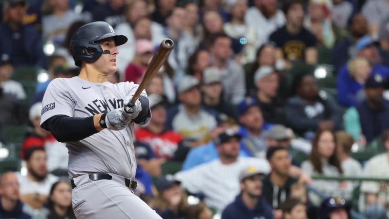 Yankees' Anthony Rizzo mashes 300th career home run image