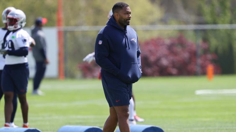 News, notes from Day 1 of Patriots' OTAs image