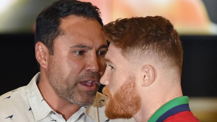 Canelo y De La Hoya se cruzan en la previa de Álvarez vs. Munguía image