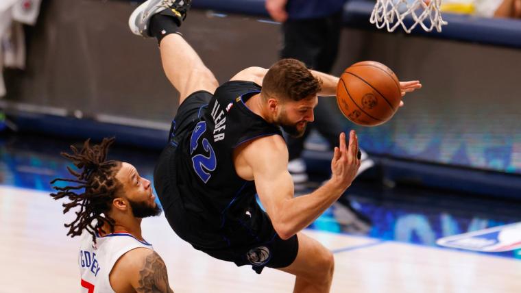 The latest on Maxi Kleber's shoulder injury image