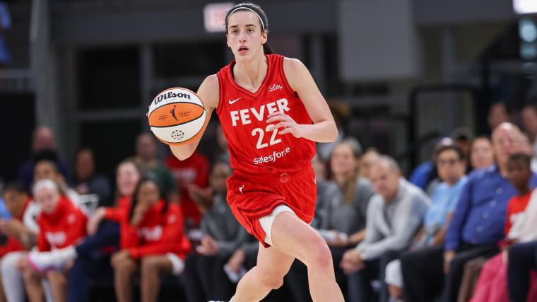 How many points did Caitlin Clark score vs. Sparks? image