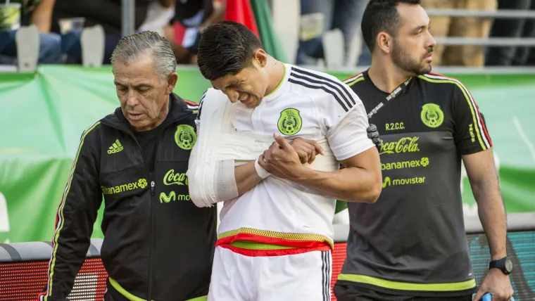 Chivas forward Alan Pulido injury to keep him out more than four months image
