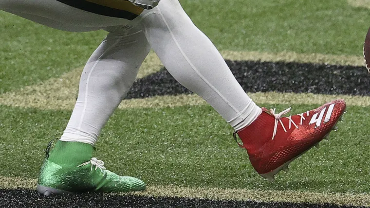 Saints' Alvin Kamara fined by NFL for Christmas cleats, prompts 'No Fun League' taunts on Twitter image