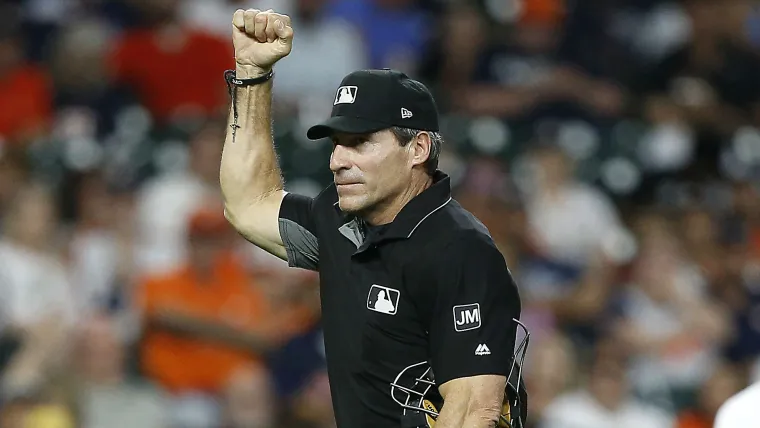 Angel Hernandez makes more objectively bad calls in Yankees-Jays game image