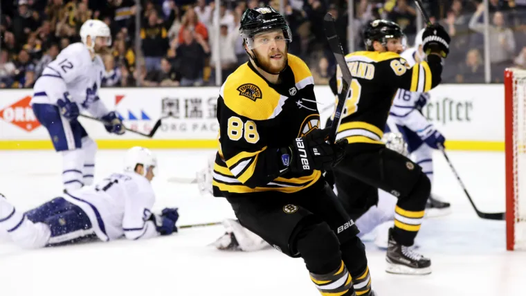 Bruins' Pastrnak nets hat trick as Maple Leafs suffer first road loss of season image