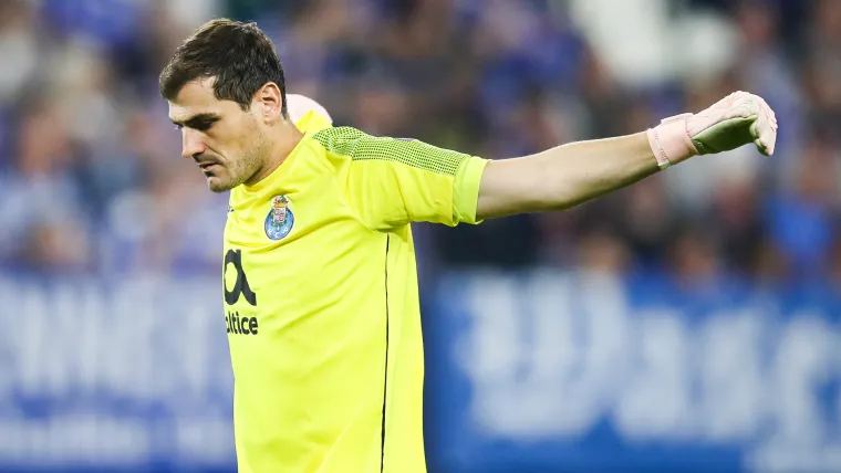 Casillas reports for Porto pre-season two months after heart attack image