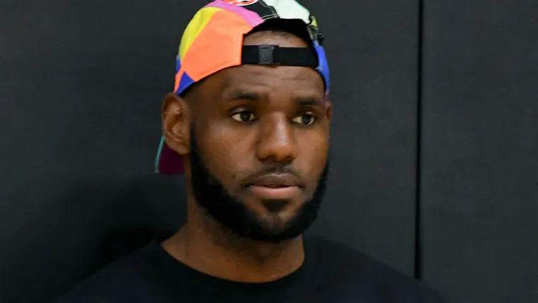 LeBron James accepts 3-point challenge from son's teammate image