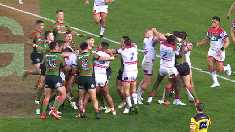 Rabbitohs v Knights: Four men sin-binned after wild punch-up image