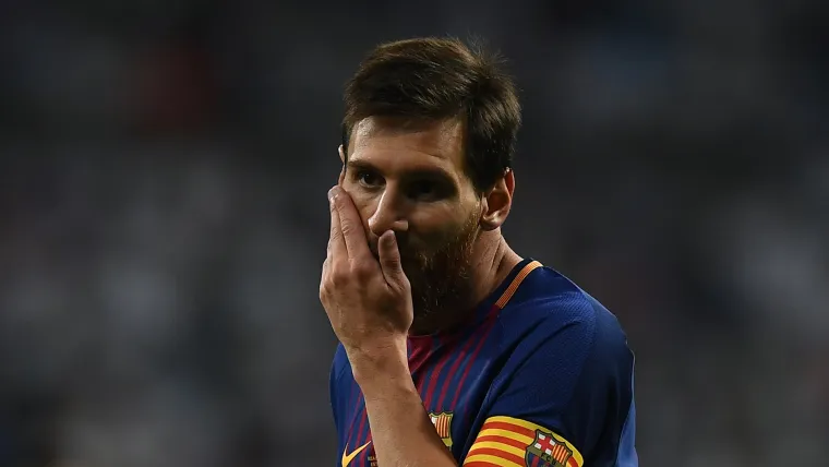 Barcelona hold minute's silence for terror attack victims as Messi & Neymar leave touching tributes image