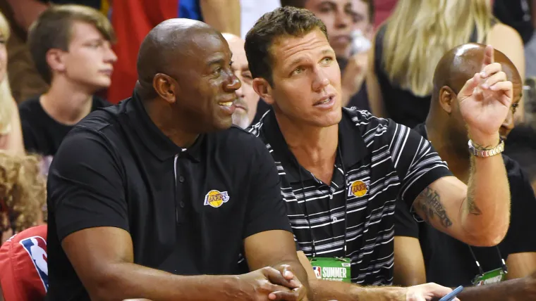 magic-johnson-luke-walton-ftr-020918.jpg