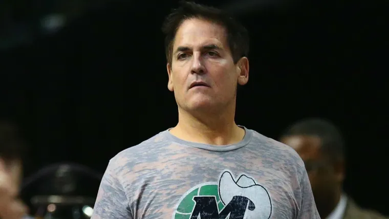 Mark Cuban tells NBA to punish official by making him 'ref a game in the D-League' image