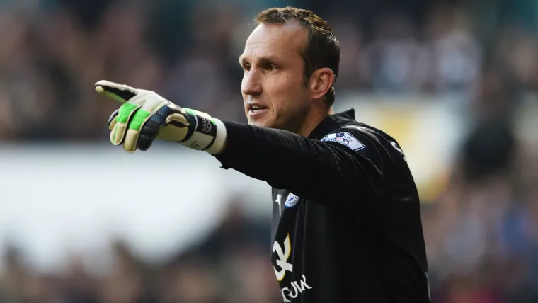 Mark Schwarzer reveals the English club that tried luring him out of retirement image