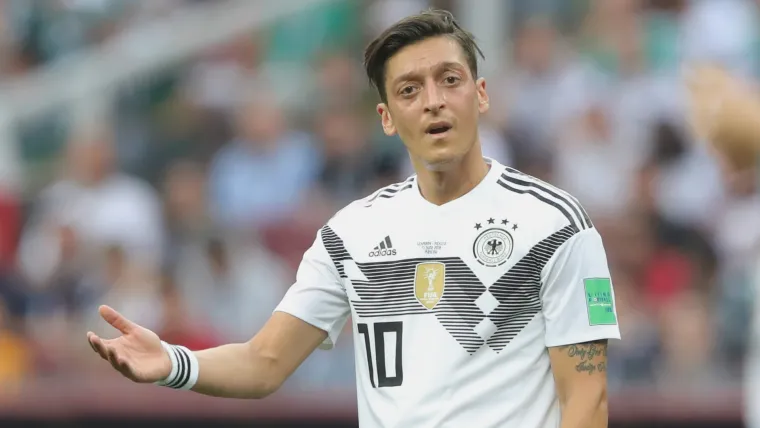 'It was cowardly' - Frankfurt sporting director savages Ozil over Germany retirement image