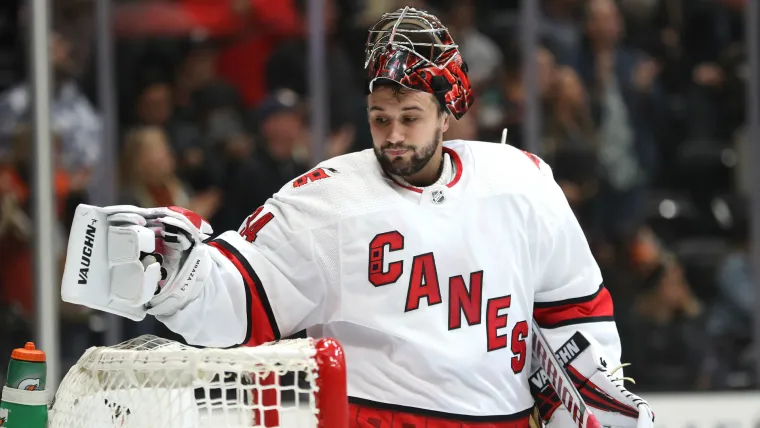 Hurricanes make light of Mrazek's altercation with Thornton image