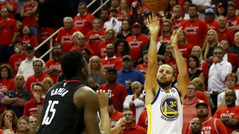 Warriors' Stephen Curry doesn't need ball in his hands to drive defenses crazy image
