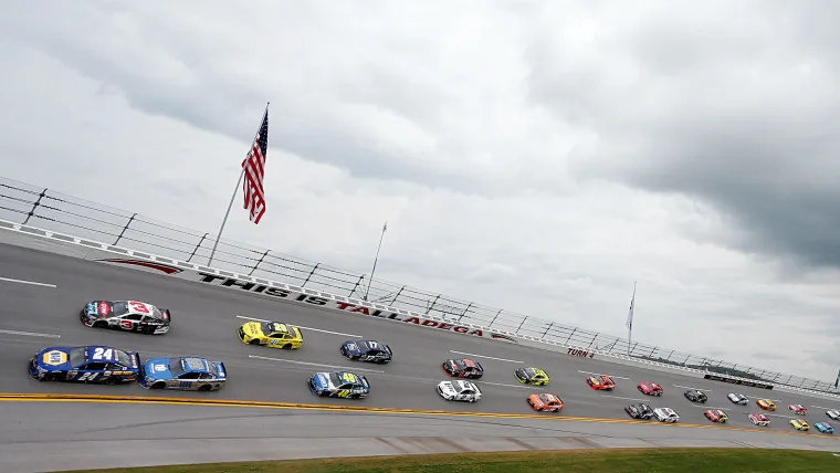 Chase Elliott leads field at Talladega