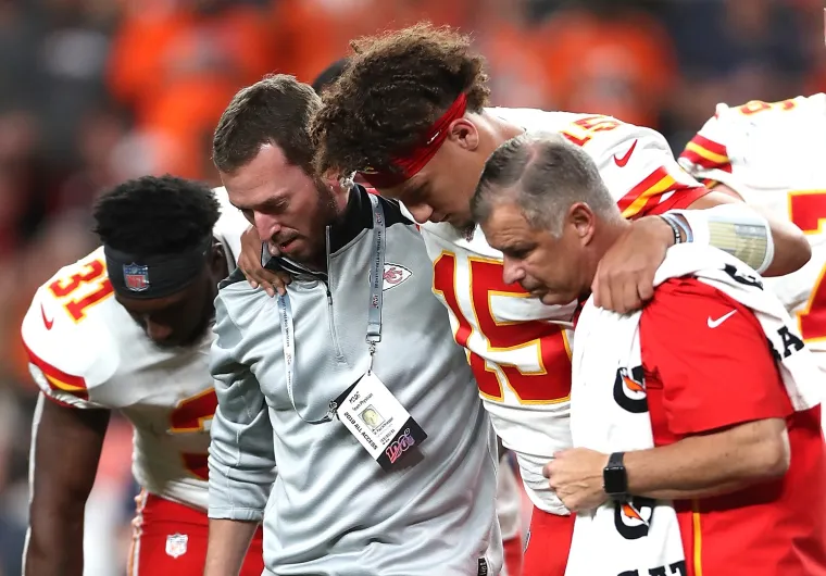 mahomes-injury-101719-getty-ftr