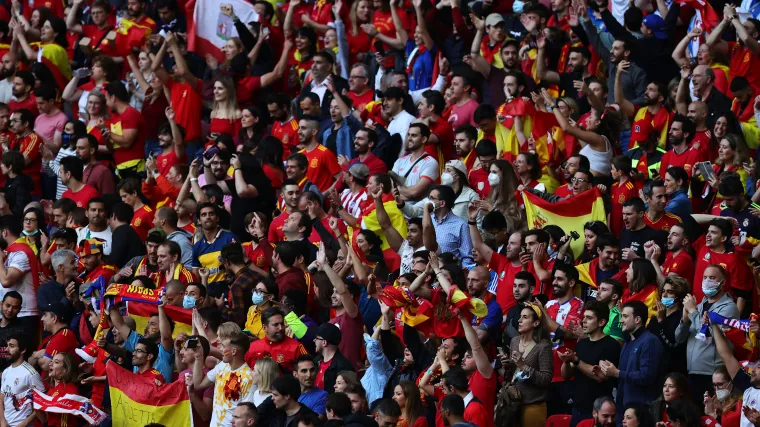 Spain fans euro 2020-21