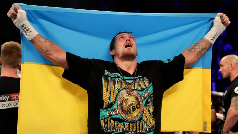 Oleksandr Usyk with Ukraina Flag