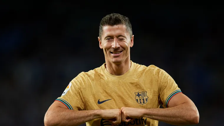 Robert Lewandowski of Barcelona wink