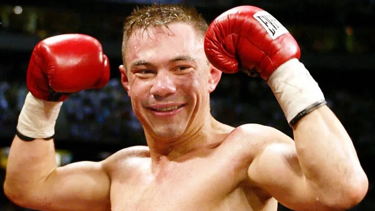 Former undisputed champ Kostya Tszyu