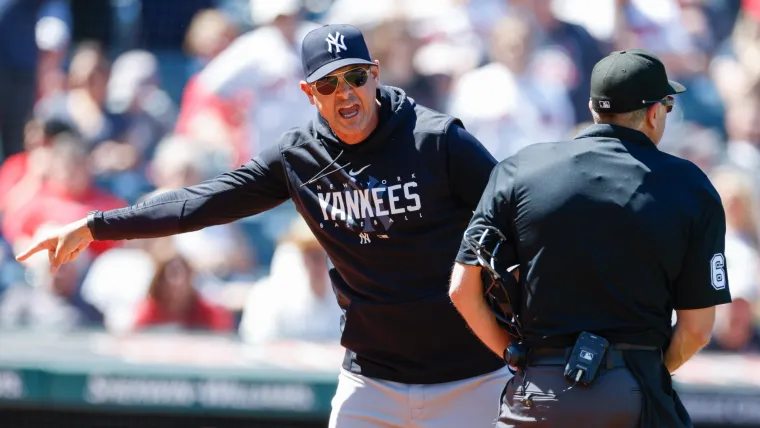 Aaron Boone and umpire