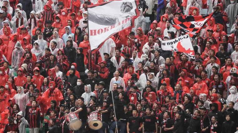 Urawa Red Diamonds v Hokkaido Consadole Sapporo - J.LEAGUE Meiji Yasuda J1