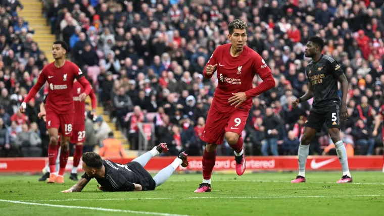 Roberto Firmino equalises against Arsenal