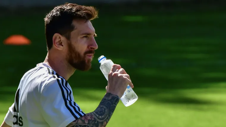 Messi Argentina Training water