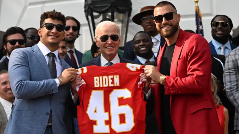 Patrick Mahomes (left), Joe Biden (middle), Travis Kelce (right)