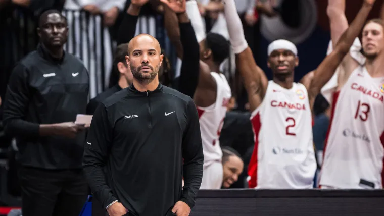 Jordi Fernandez coaching for Team Canada