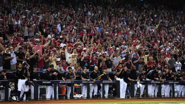 Chase Field fans