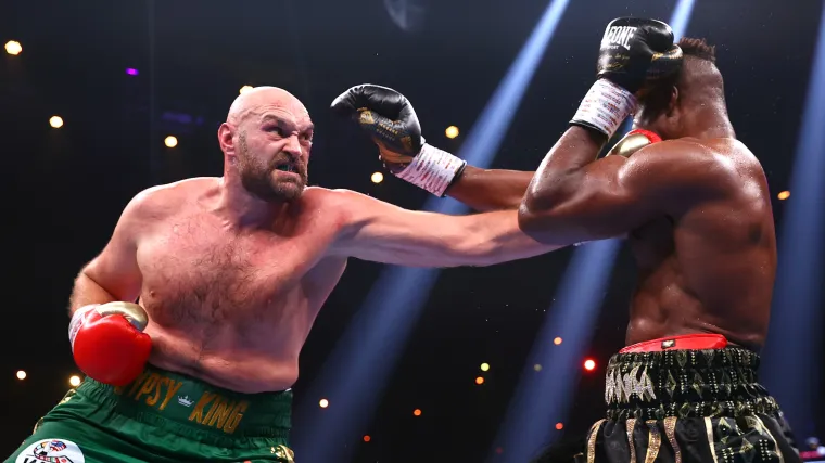 Tyson Fury nails Francis Ngannou with the jab