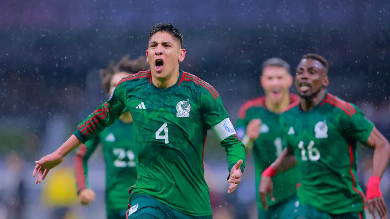 Edson Alvarez of Mexico scores goal vs Honduras