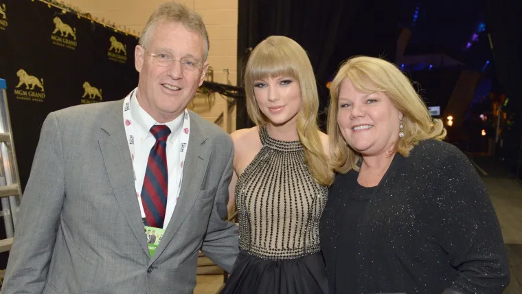 Scott Swift, Taylor Swift, Andrea Swift