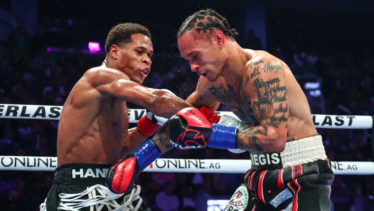 Devin Haney blasts Regis Prograis with a right