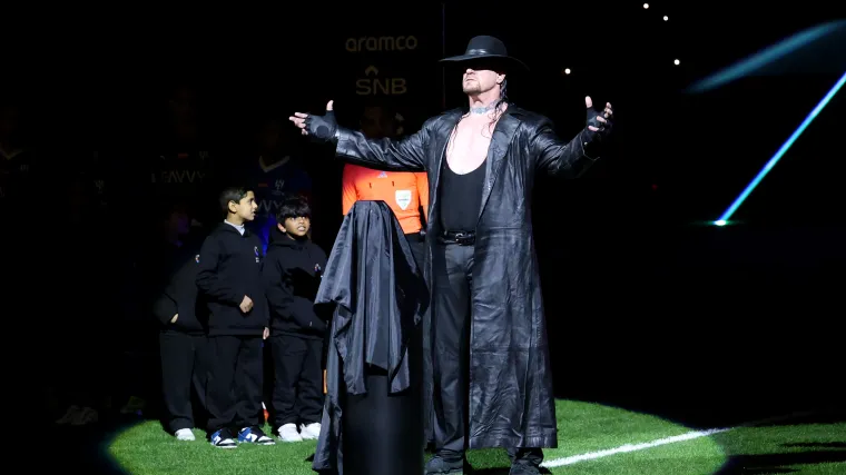 โรนัลโด้ยังทึ่ง! The Undertaker ตำนาน WWE เดินลงสนามเกม อัล-นาสเซอร์ image