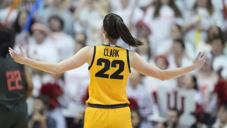 Caitlin Clark NCAA record odds, Iowa vs. Minnesota prediction ATS