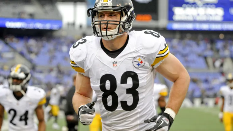 Heath Miller runs onto the field ahead of game against the Baltimore Ravens.