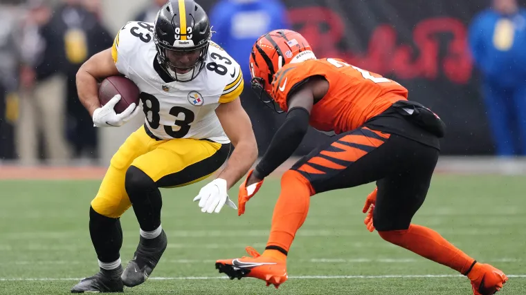 Connor Heyward makes a play against the Cincinnati Bengals.