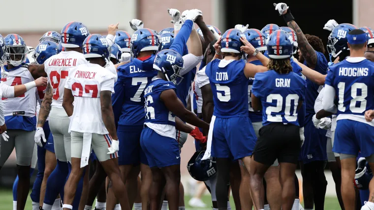 New York Giants huddle